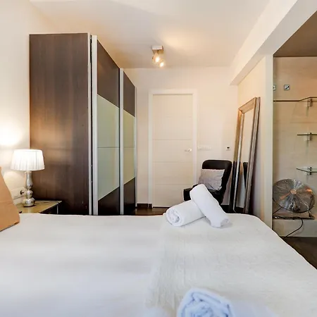 Апартаменти Atalaya By Hello Homes